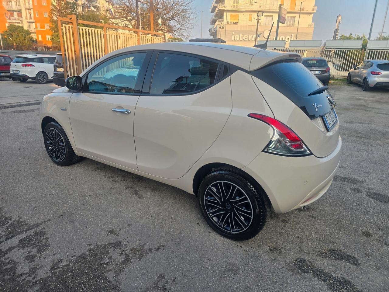 Lancia Ypsilon 1.2 69 CV 5 porte GPL Gold Plus