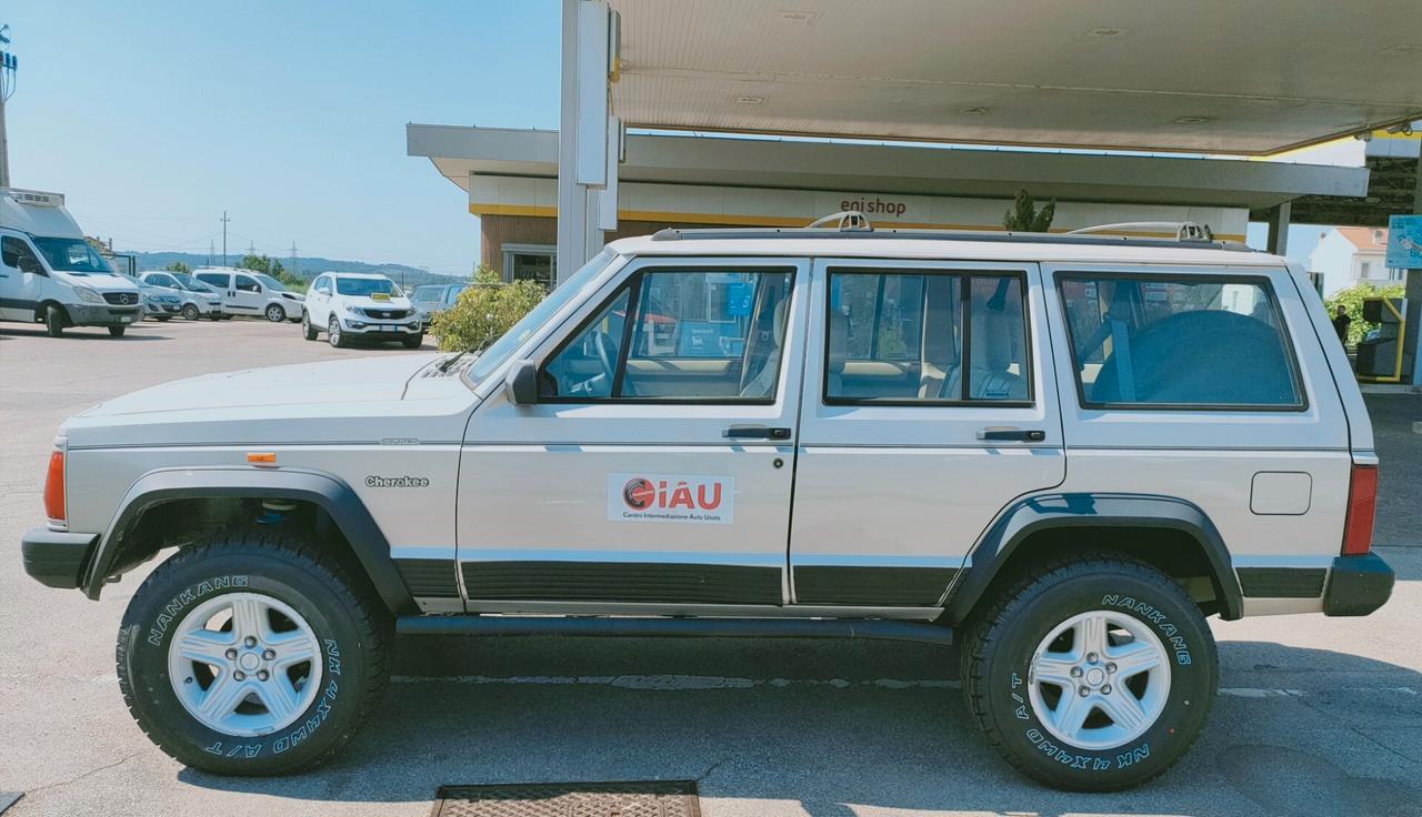 Jeep Cherokee 2.5 TD 5p. Selec-Trac Country
