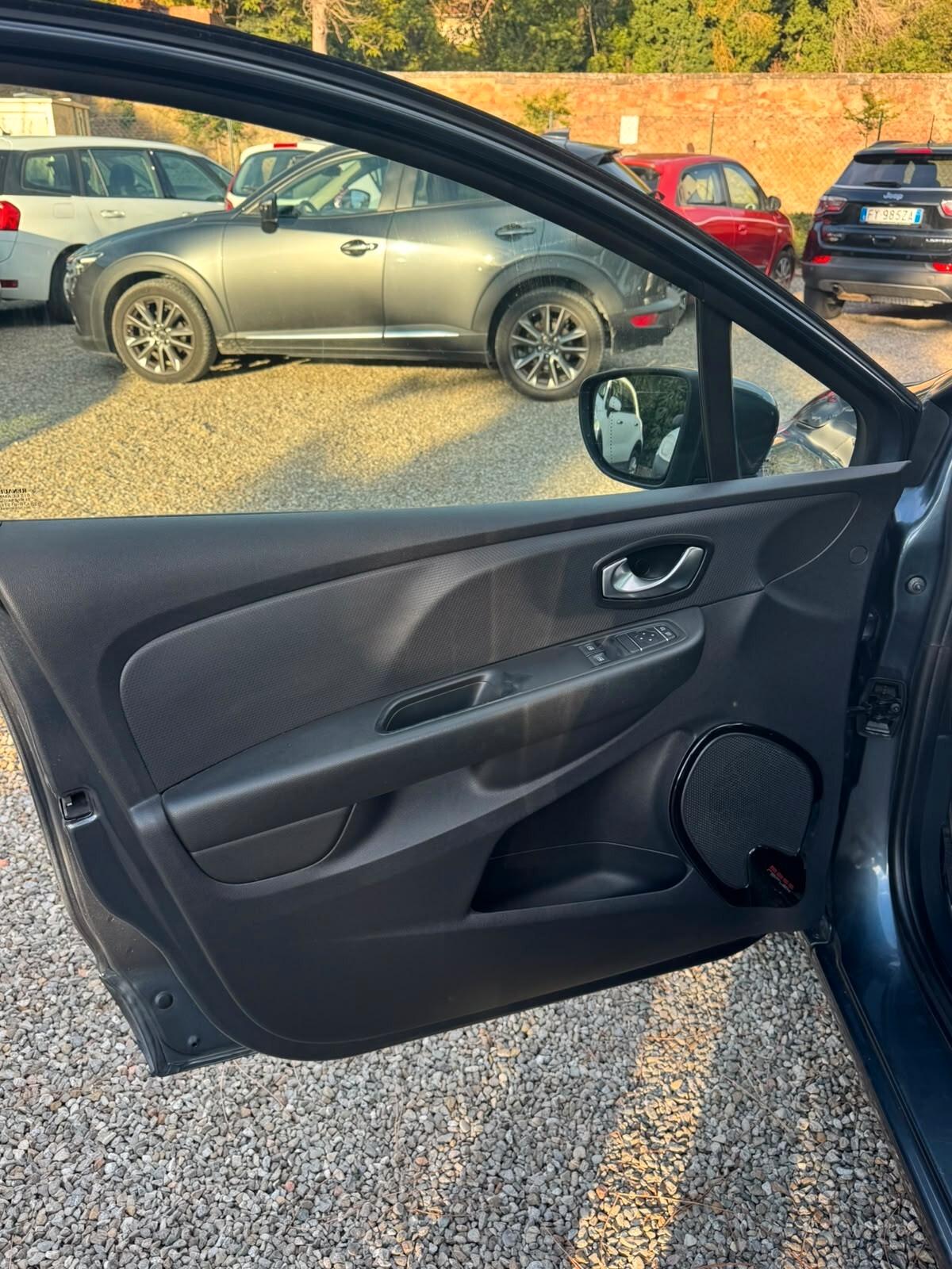 Renault Clio 1.2 75CV 5 porte Zen