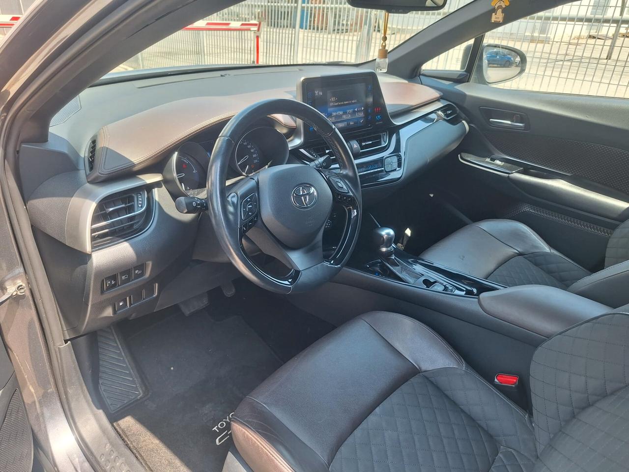 Toyota C-HR 1.8 Hybrid E-CVT Lounge