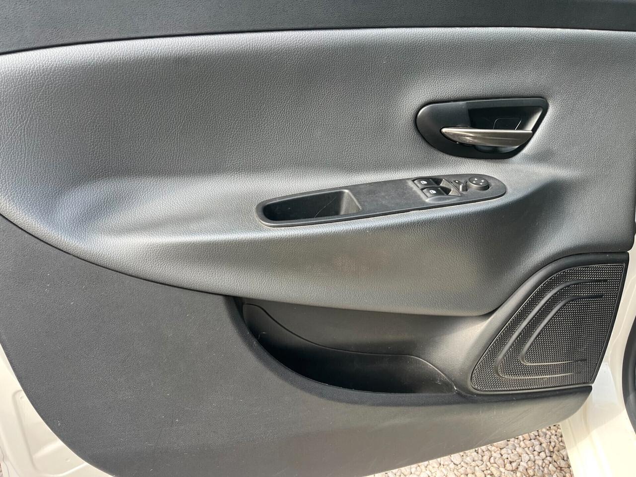 LANCIA YPSILON 1300 M-JET 95 CV KM CERTIFICATI UNICO PROPRIETARIO