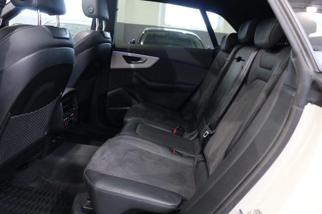 AUDI Q8 55 TFSI quattro tiptronic Sport