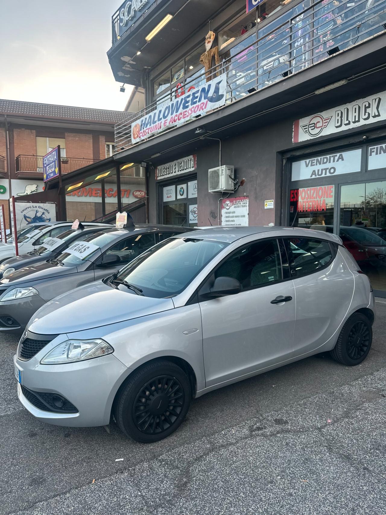 Lancia Ypsilon 1.0 FireFly 5 porte S&S Hybrid Ecochic Silver