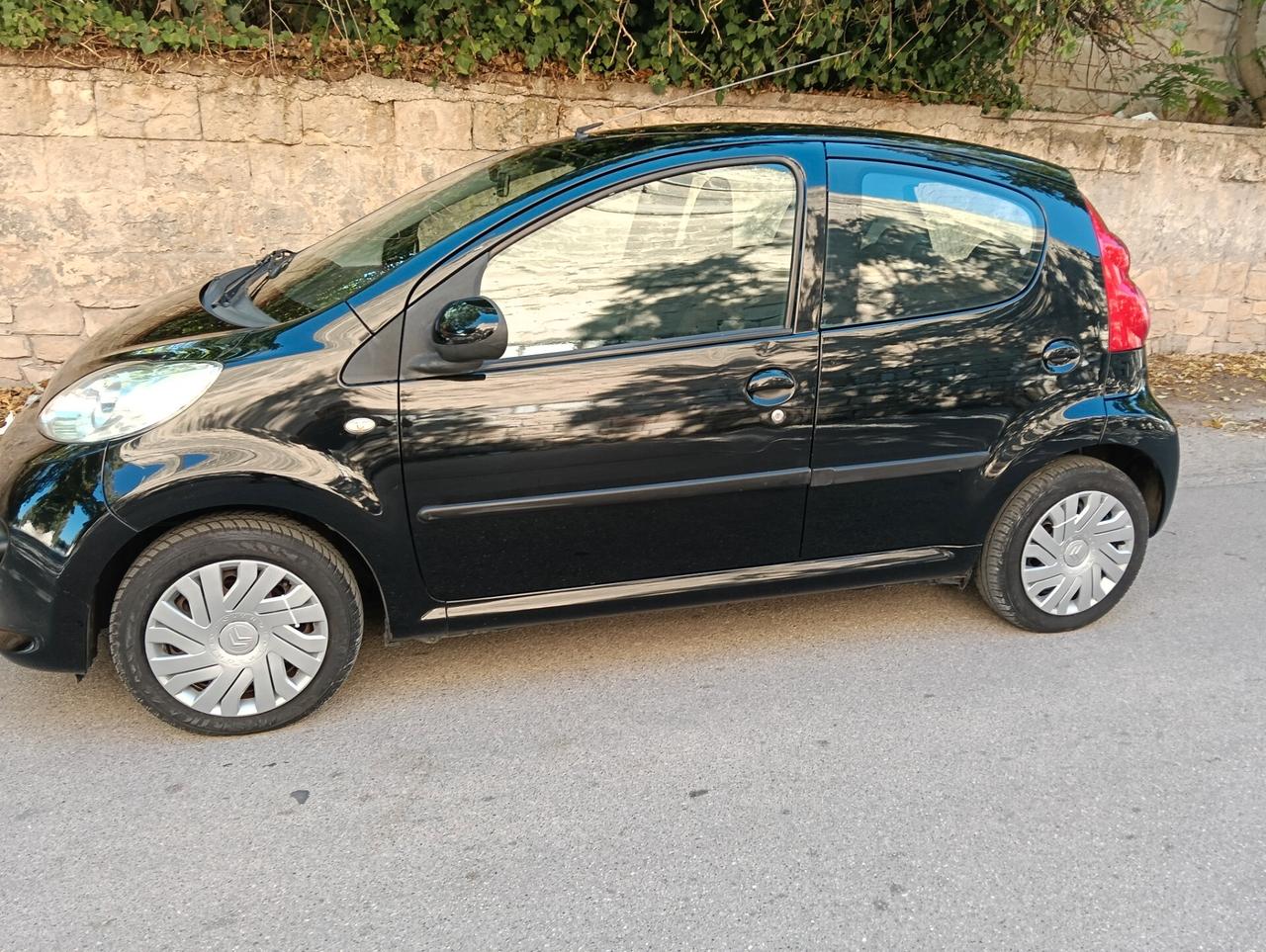 Peugeot 107 1.0 68CV 5p. Sweet Years km orig. vetrina