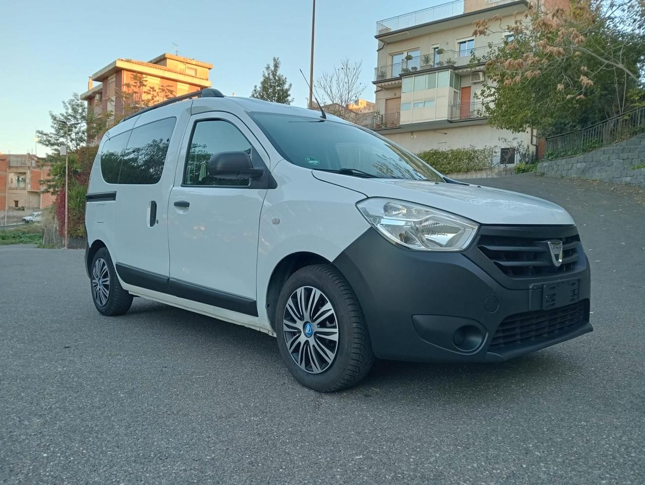 Dacia Dokker Pianale ribassato con rampa disabili in carrozzina