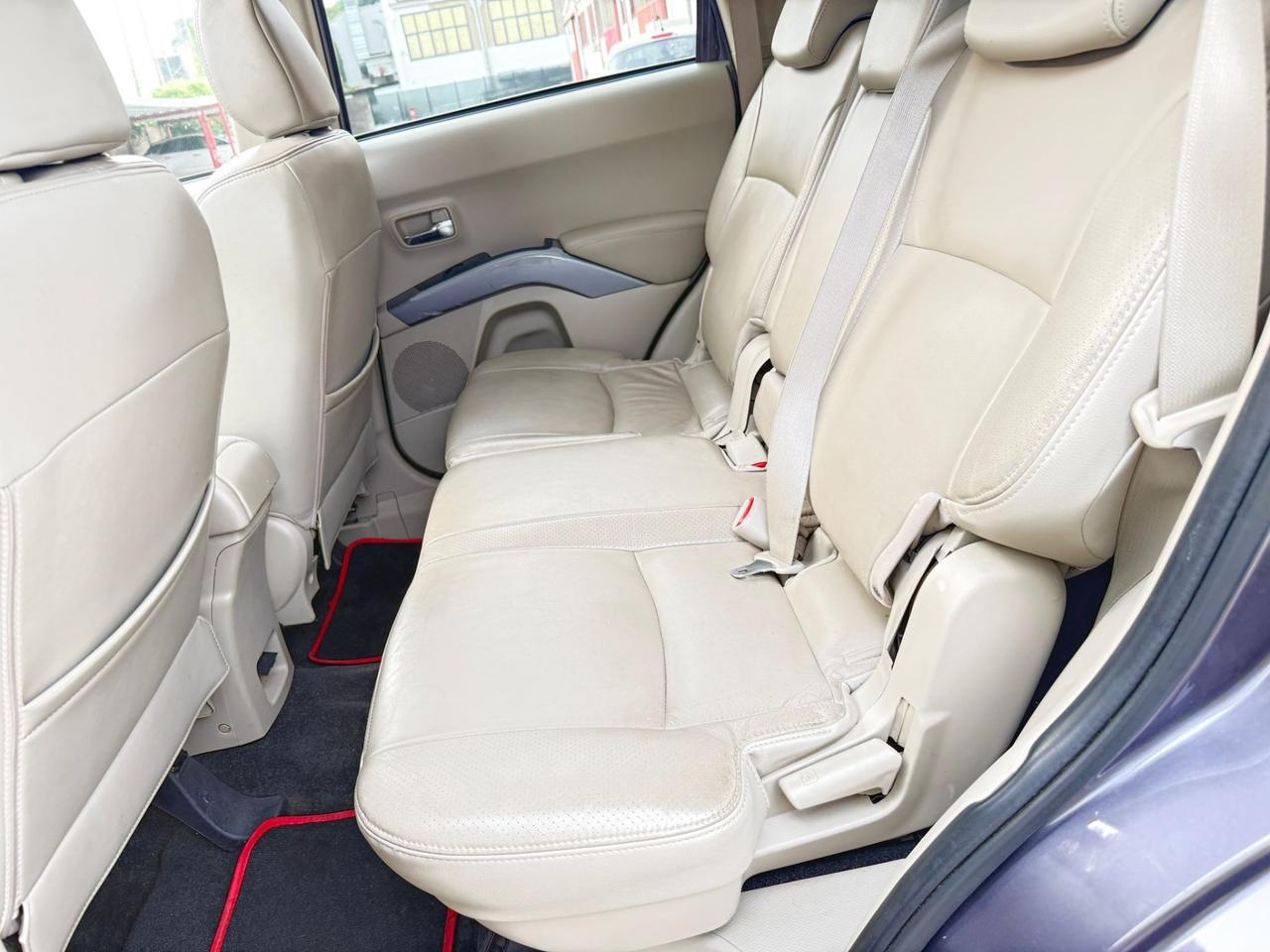 Mitsubishi Outlander 2.4 MIVEC Instyle 7 p.ti