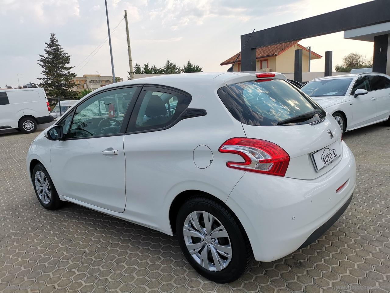 PEUGEOT 208 1.4 HDi 68 CV 3p. Allure