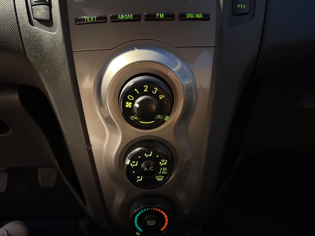 Toyota Yaris 1.0 5 Luxury Pack