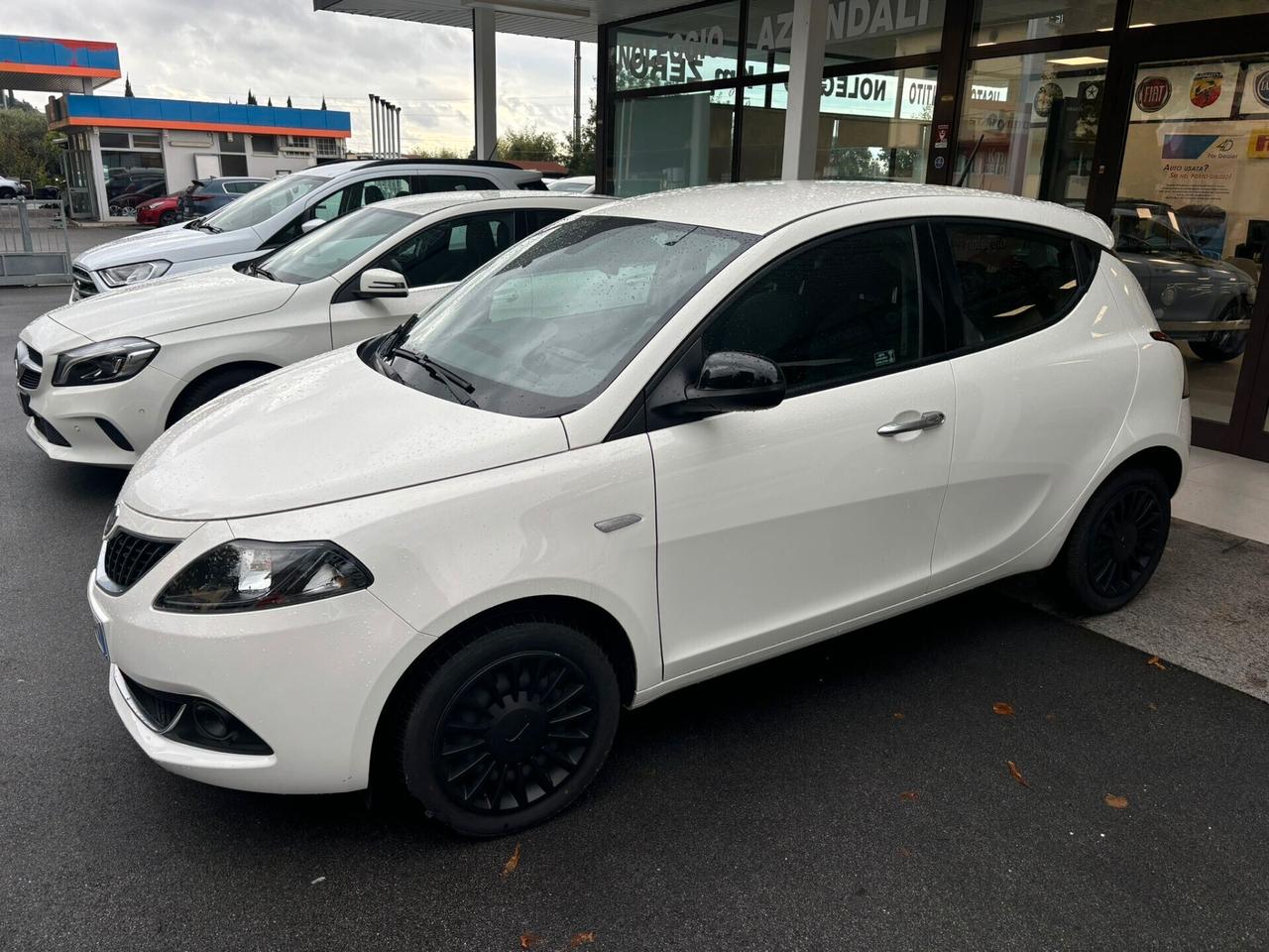 Lancia Ypsilon 1.0 FireFly 5 porte S&S Hybrid Ecochic Silver