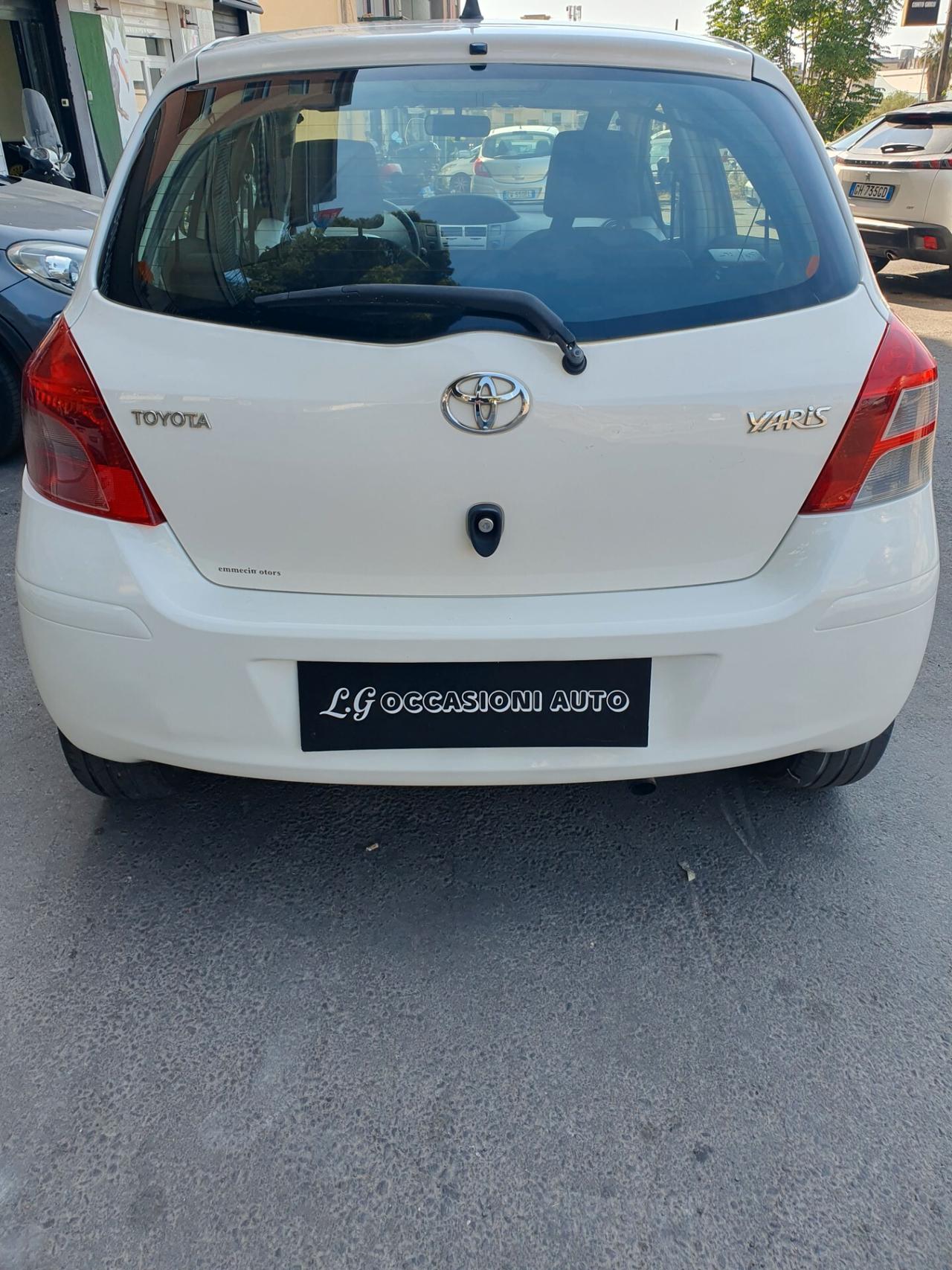 Toyota Yaris 1.3 5 porte Sol benzina anno 2011 km 135000