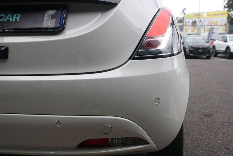 Lancia Ypsilon 1.0 FireFly 5 porte S&S Hybrid Platino