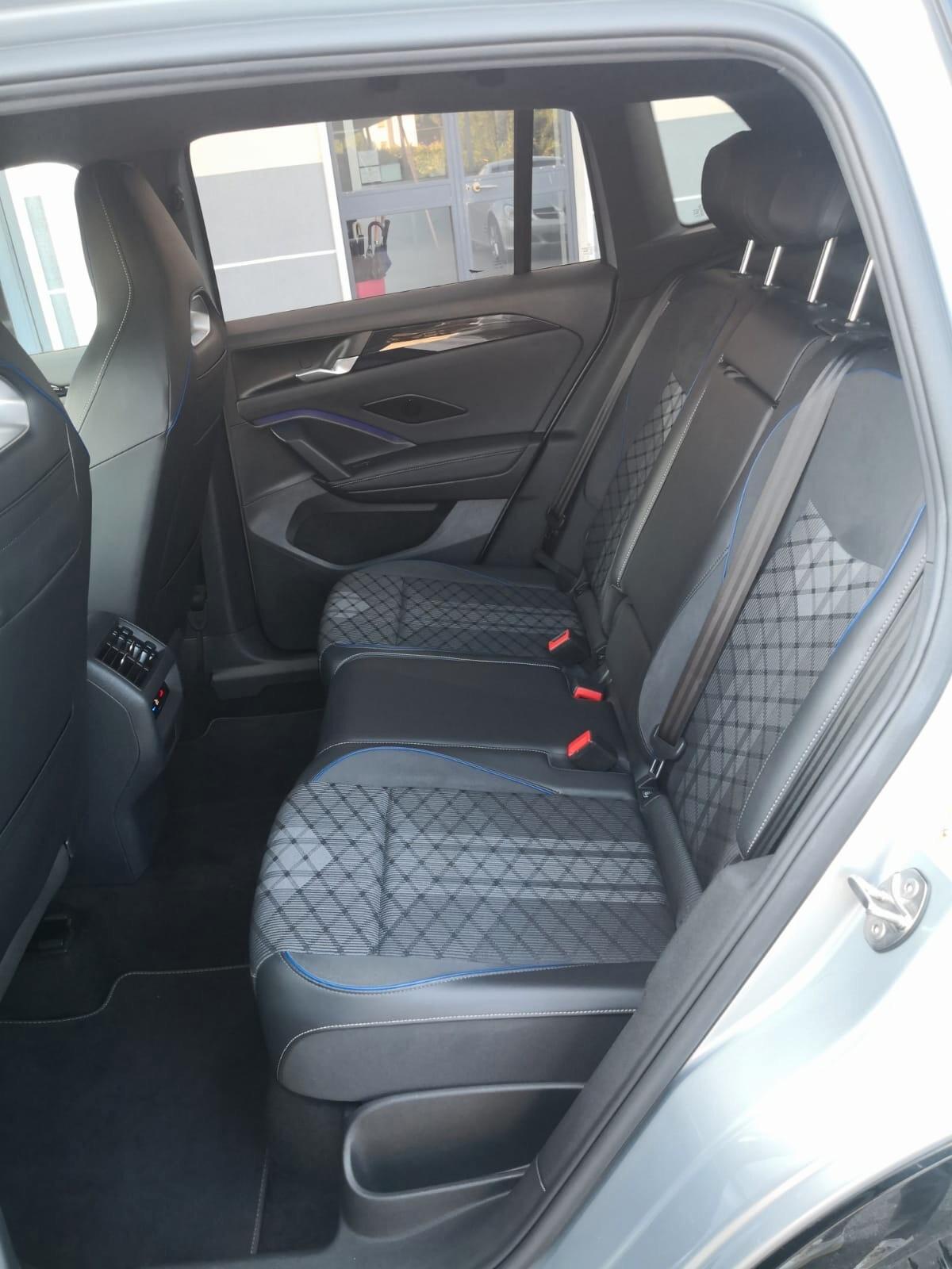 Volkswagen Tiguan 2.0 TDI 150 CV DSG R-Line ***GARANZIA VW***