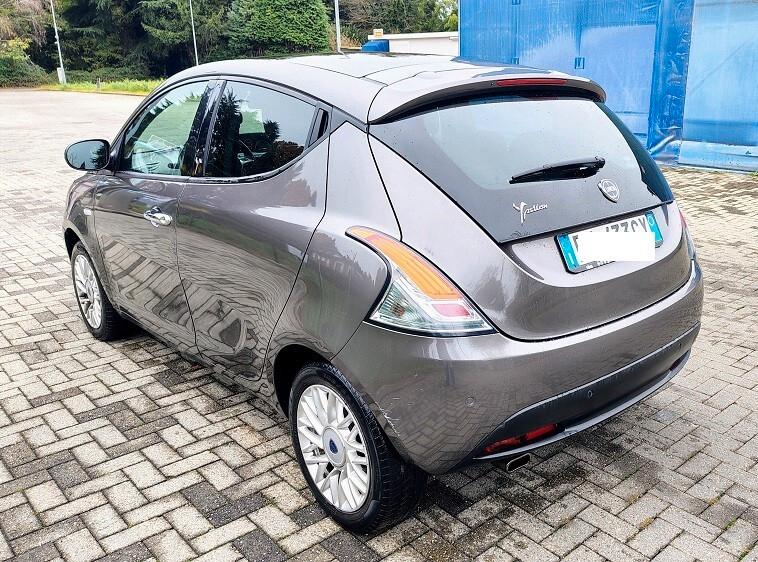 Lancia Ypsilon 0.9 BENZINA TWIN AIR 85 CV SILVER