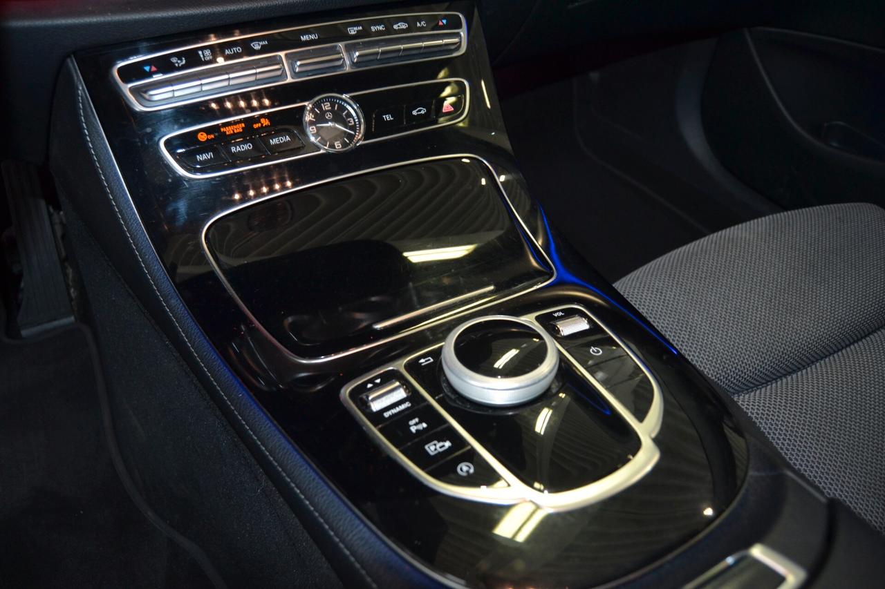 Mercedes E 220D Premium TETTO/Navi/Pelle/9G