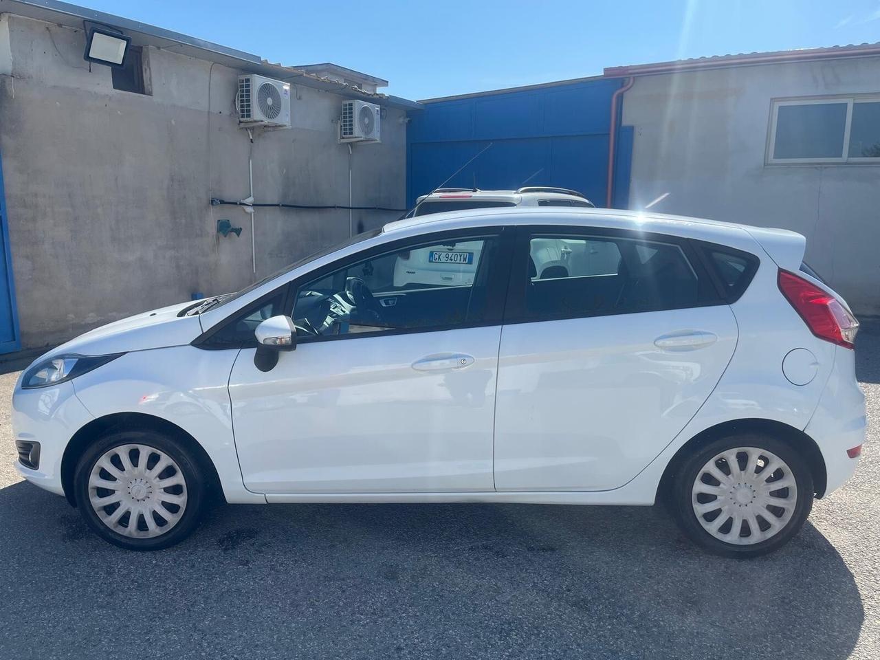 Ford fiesta 1.5 tdci-5 P-full/opt-2013