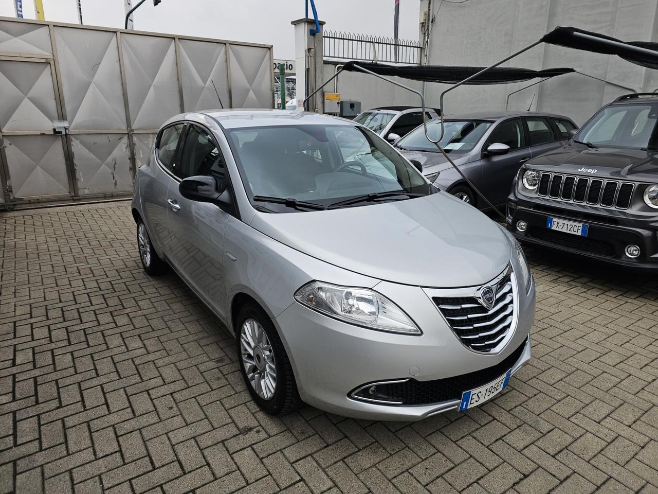 Lancia Ypsilon 0.9 TwinAir 85 CV 5 porte S&S Gold