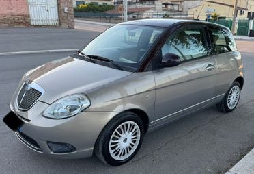 Lancia Ypsilon 1.3 MJT 75 CV Unyca