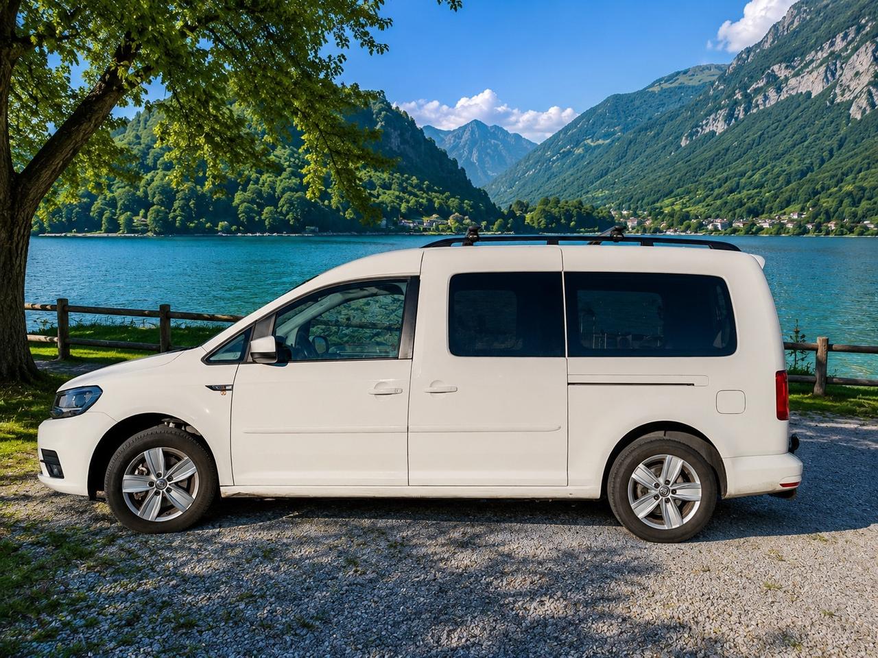 Volkswagen Caddy Maxi 2.0 TDI con allestimento per trasporto persona in carrozzina.