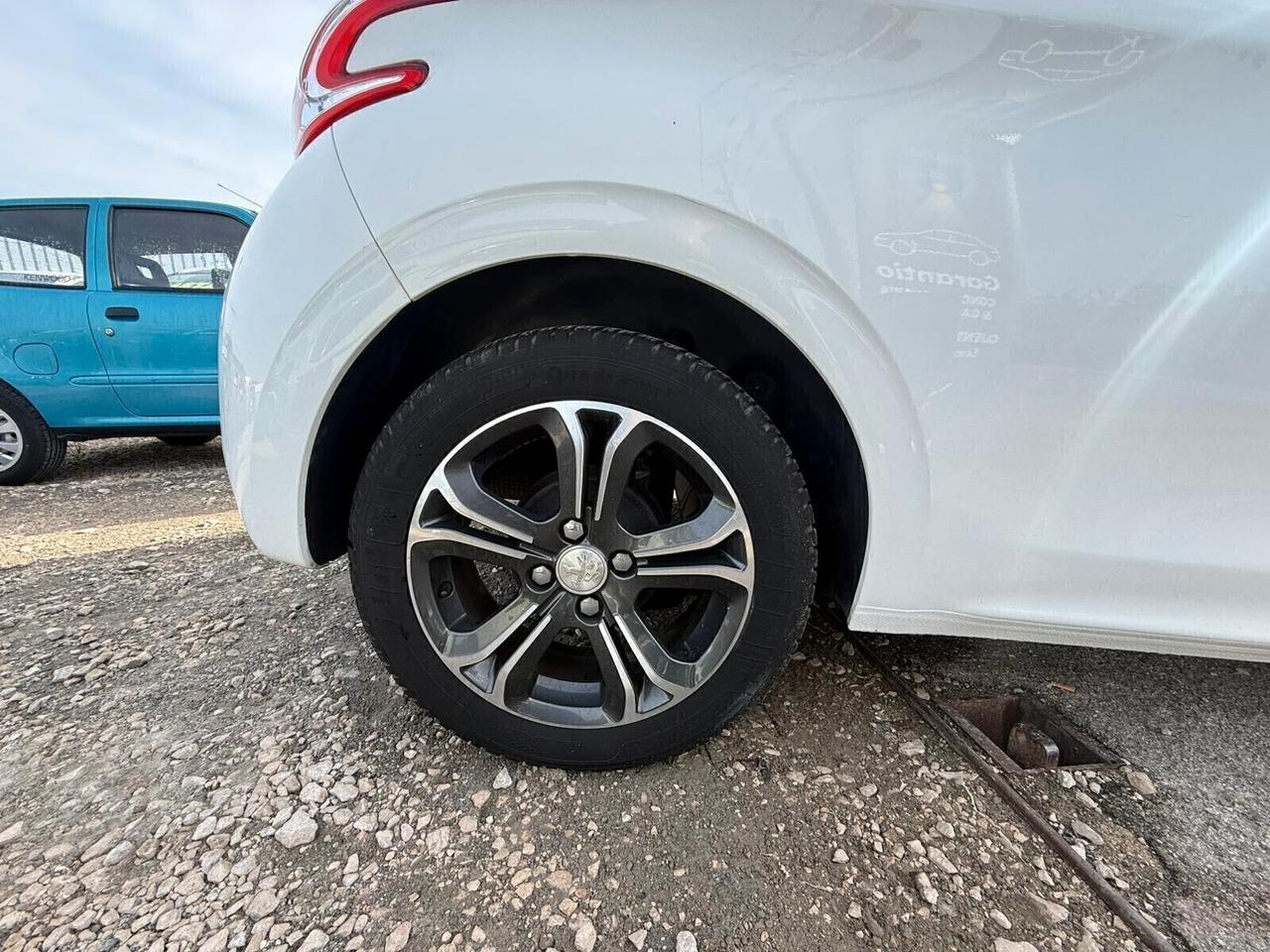 Peugeot 208 PureTech 82 3 porte Allure