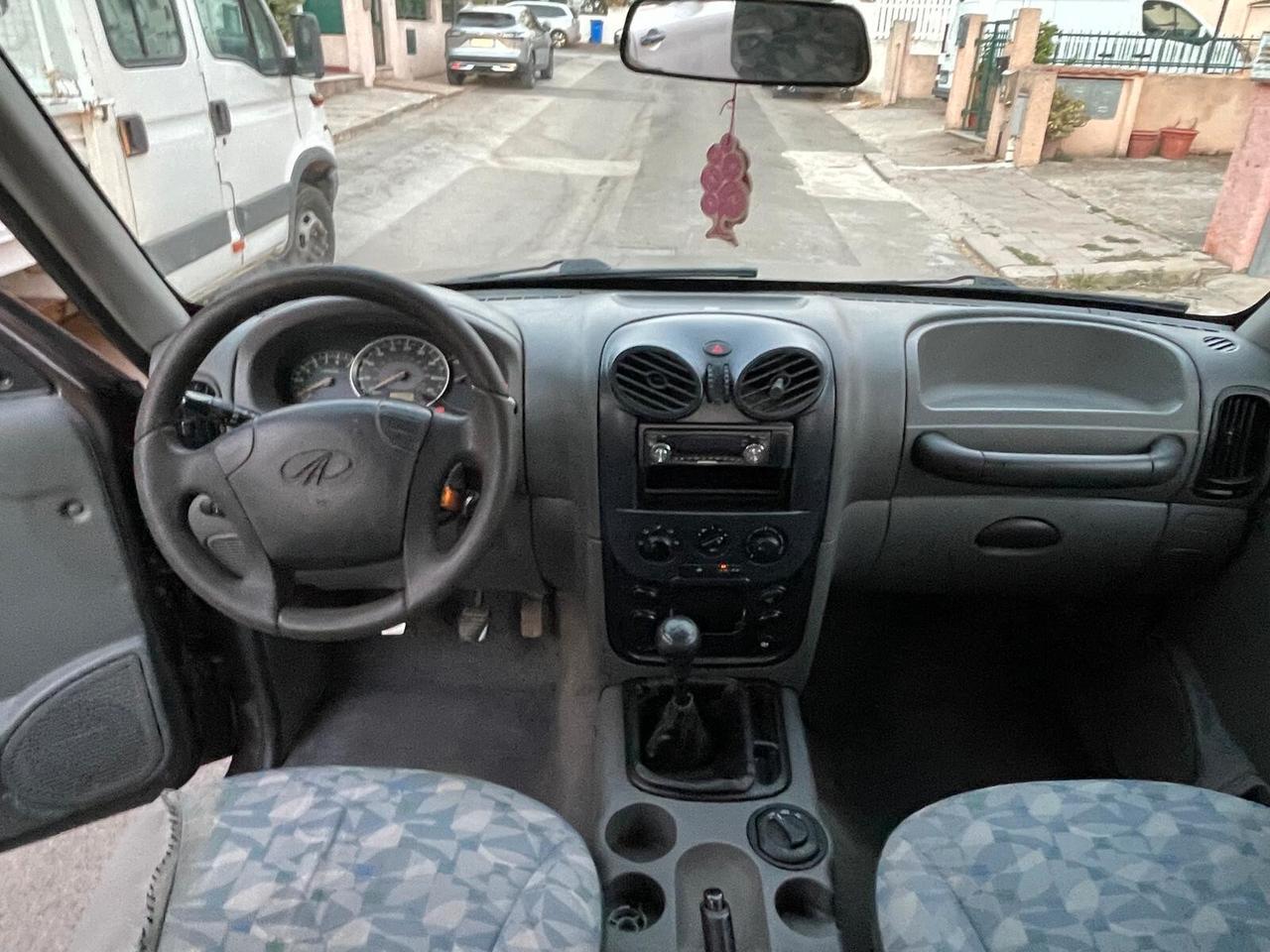 Mahindra Goa 2.5 CRDe 4WD SC Pick-Up Rib. Tril.