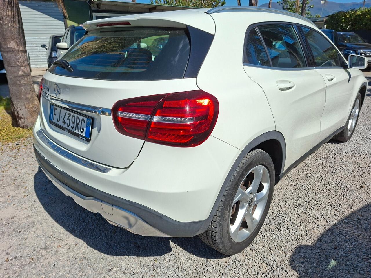 Mercedes-benz GLA 200 180 d Premium