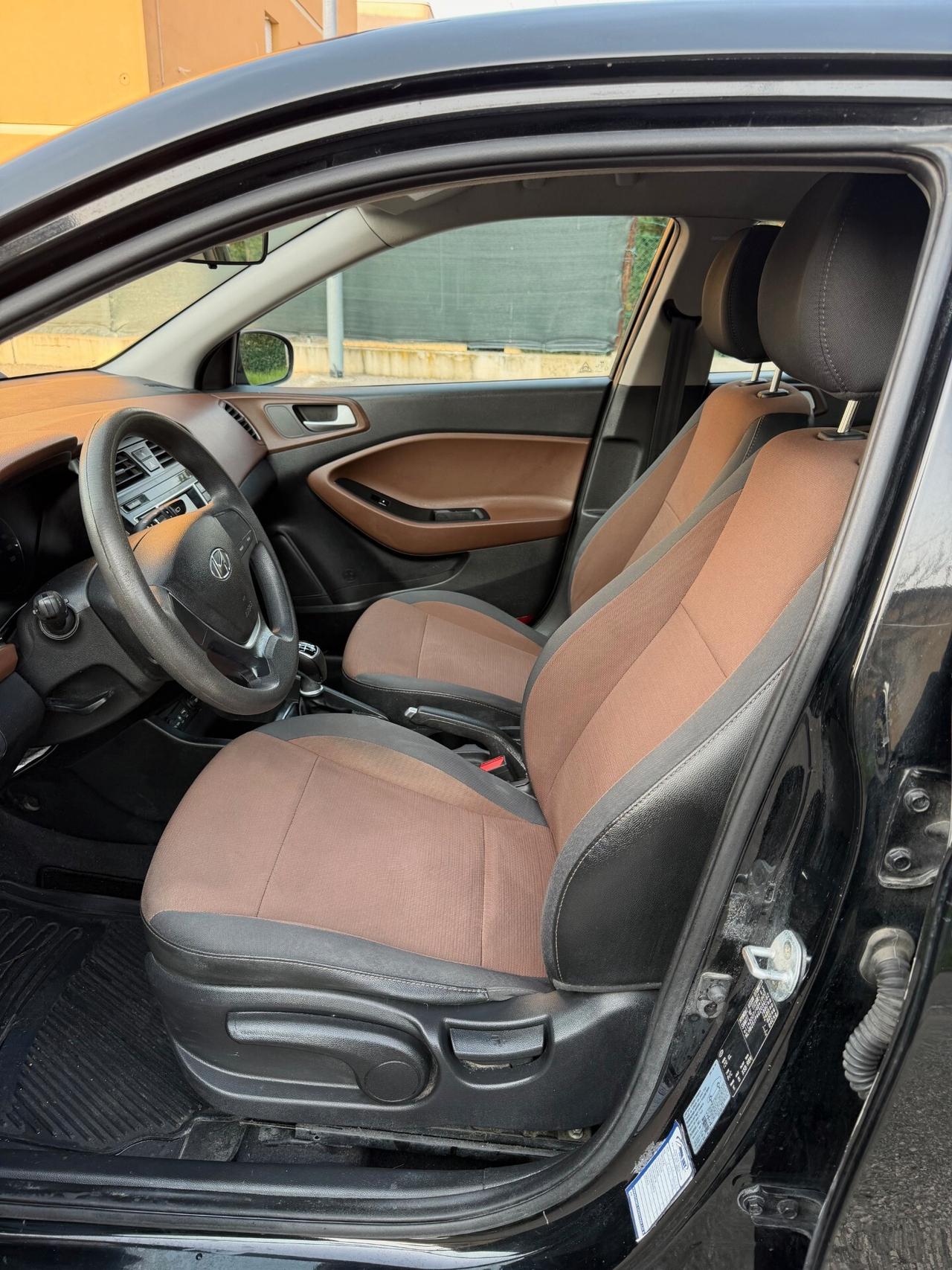 Hyundai i20 1.1 Crdi - NEOPATENTATI - 12 MESI DI GARANZIA -