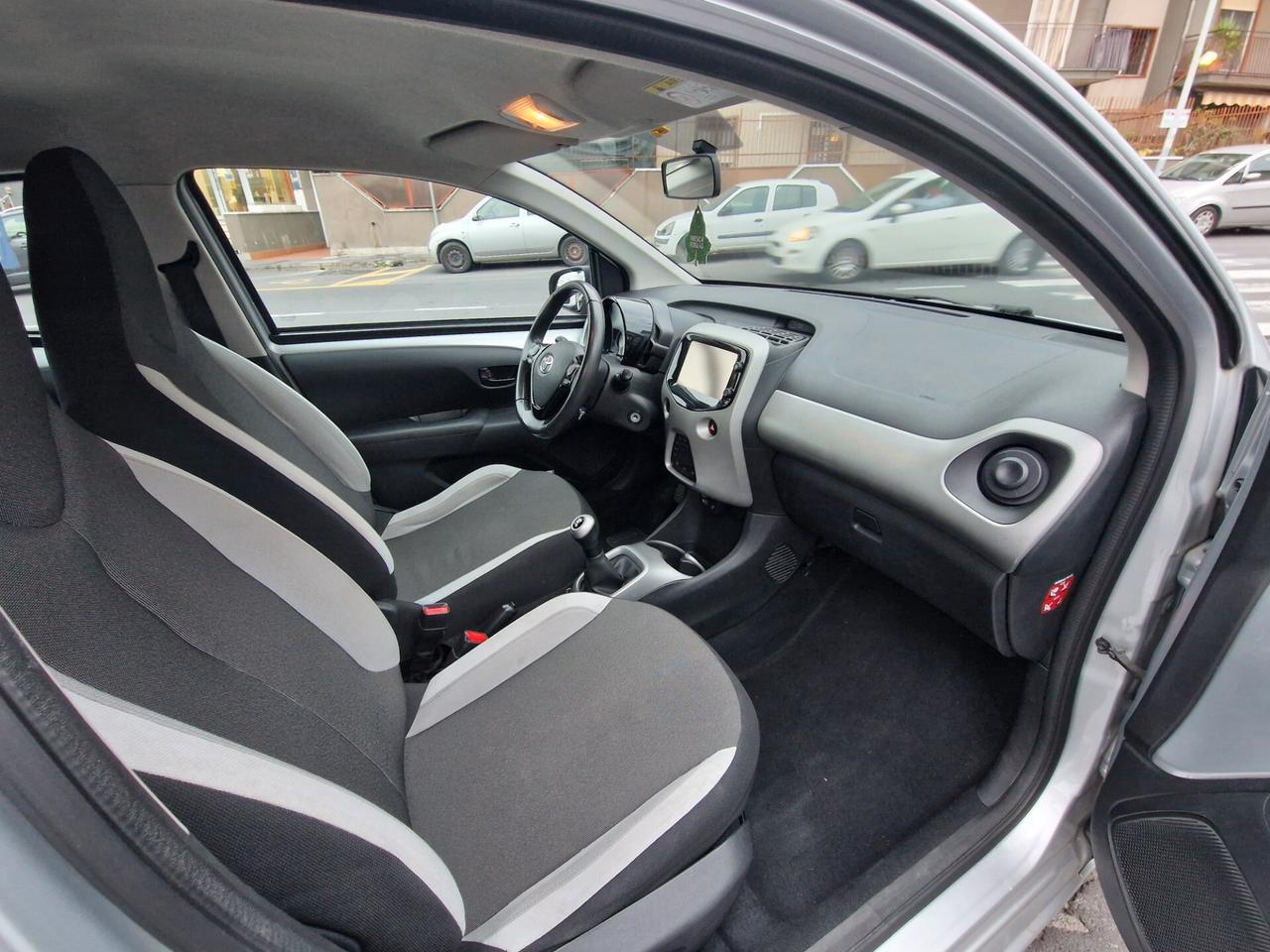 Toyota Aygo 1.0 VVT-i 69 CV 5 porte x-play