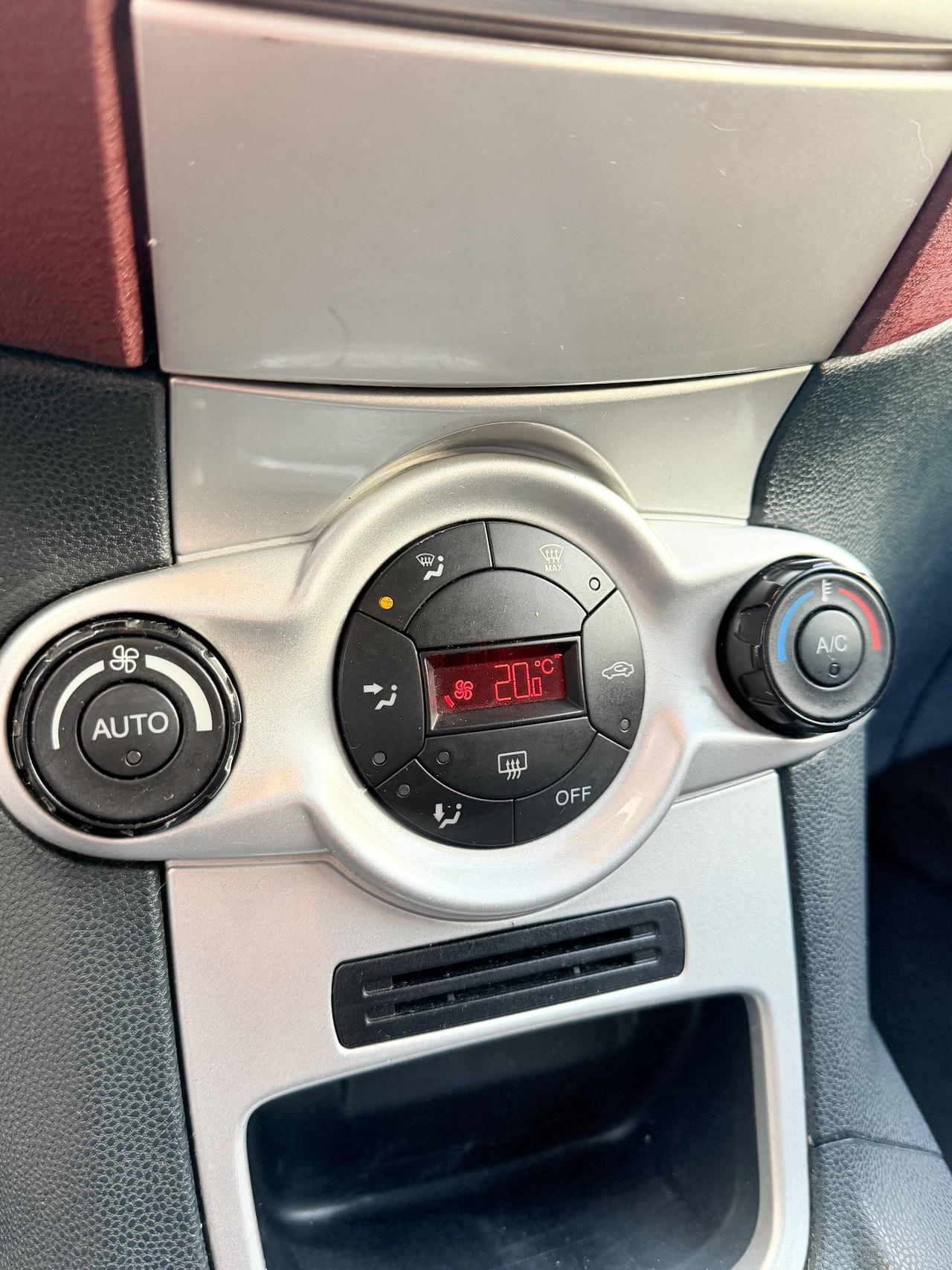 Ford Fiesta 1.4 TDCi 68CV 5 PORTE TITANIUM NEO OK