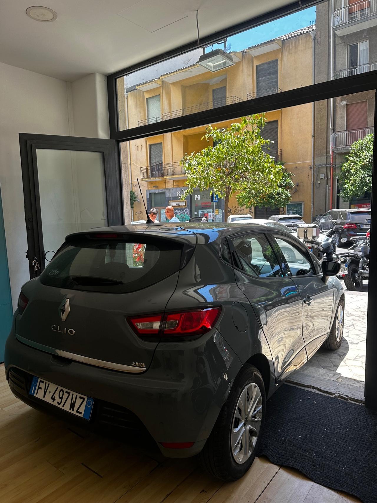 Renault Clio dCi 8V 75 CV 5 porte Moschino Life