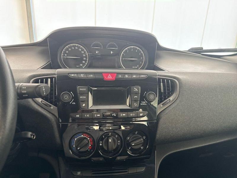 Lancia Ypsilon Ecochic 1.0 70cv Firefly Hybrid S&S Silver