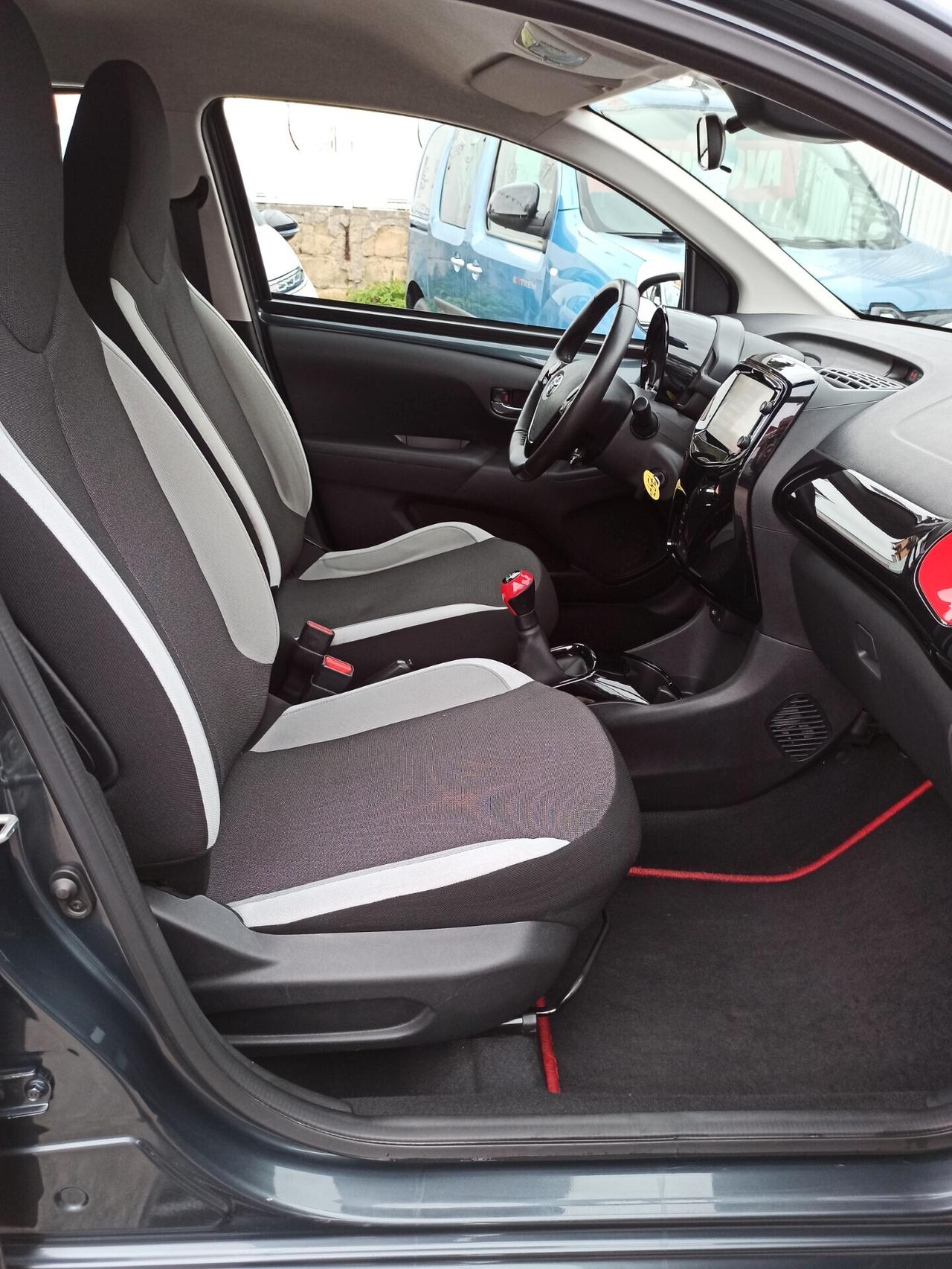 Toyota Aygo 1.0 VVT-i 69 CV 5 porte x-Black TSS MMT