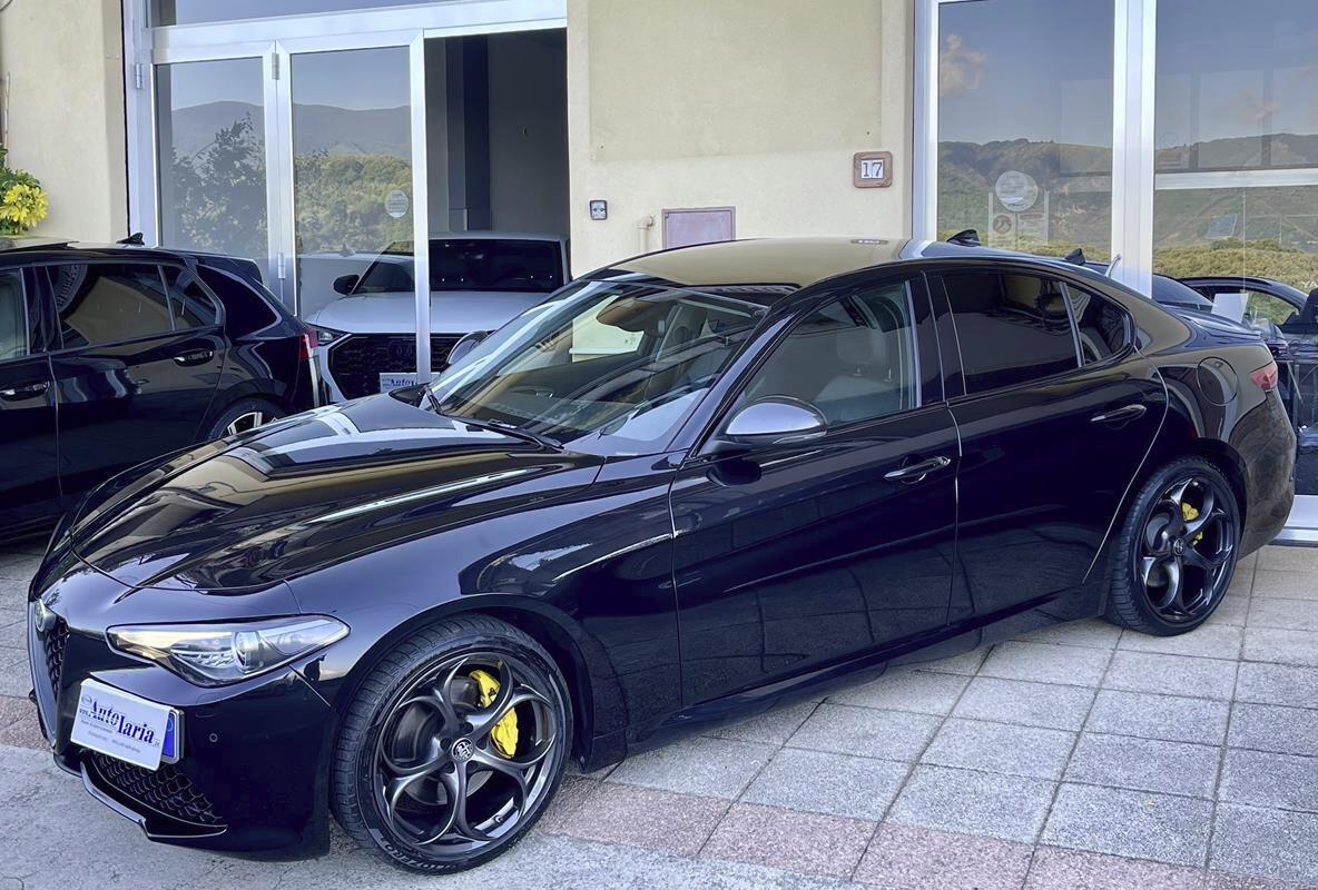 Alfa Romeo Giulia 2.2 Turbodiesel 190 CV AT8 B-Tech Blak Edition Pak esterno Veloce "Cerchi da 19°-Pinze Brembo gialle