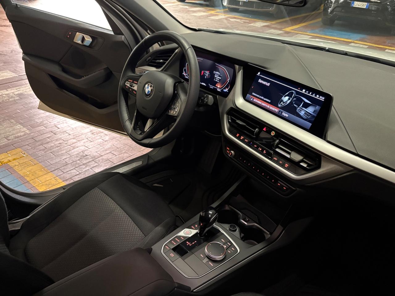 Bmw 118 118i 5p. Business Advantage