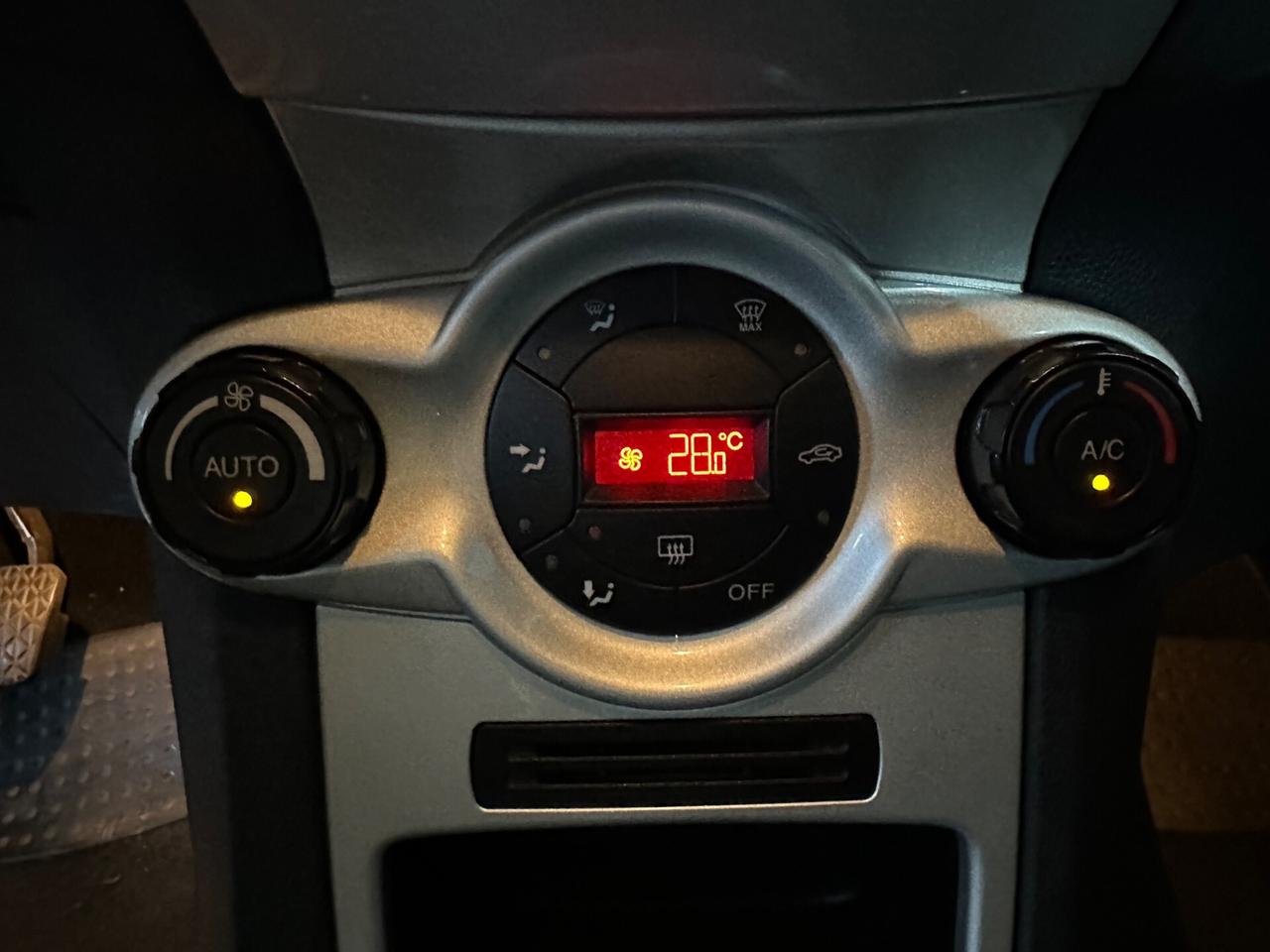 Ford Fiesta 1.4 5 porte Bz.- GPL Titanium