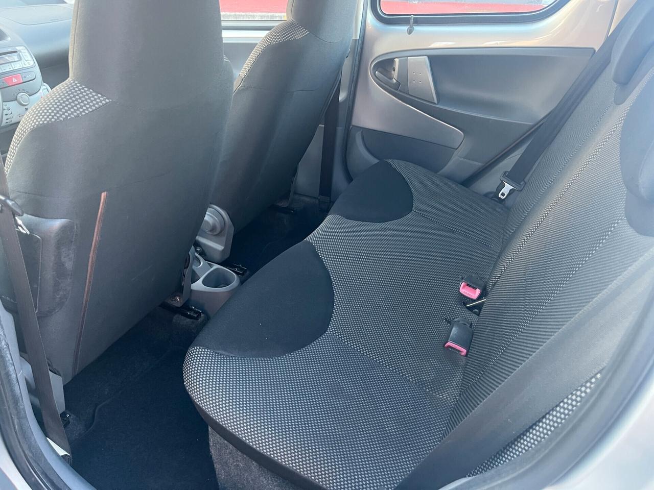 Toyota Aygo 1.0 12V VVT-i 5 porte Sol Connect Red Edition NEOPATENTATI