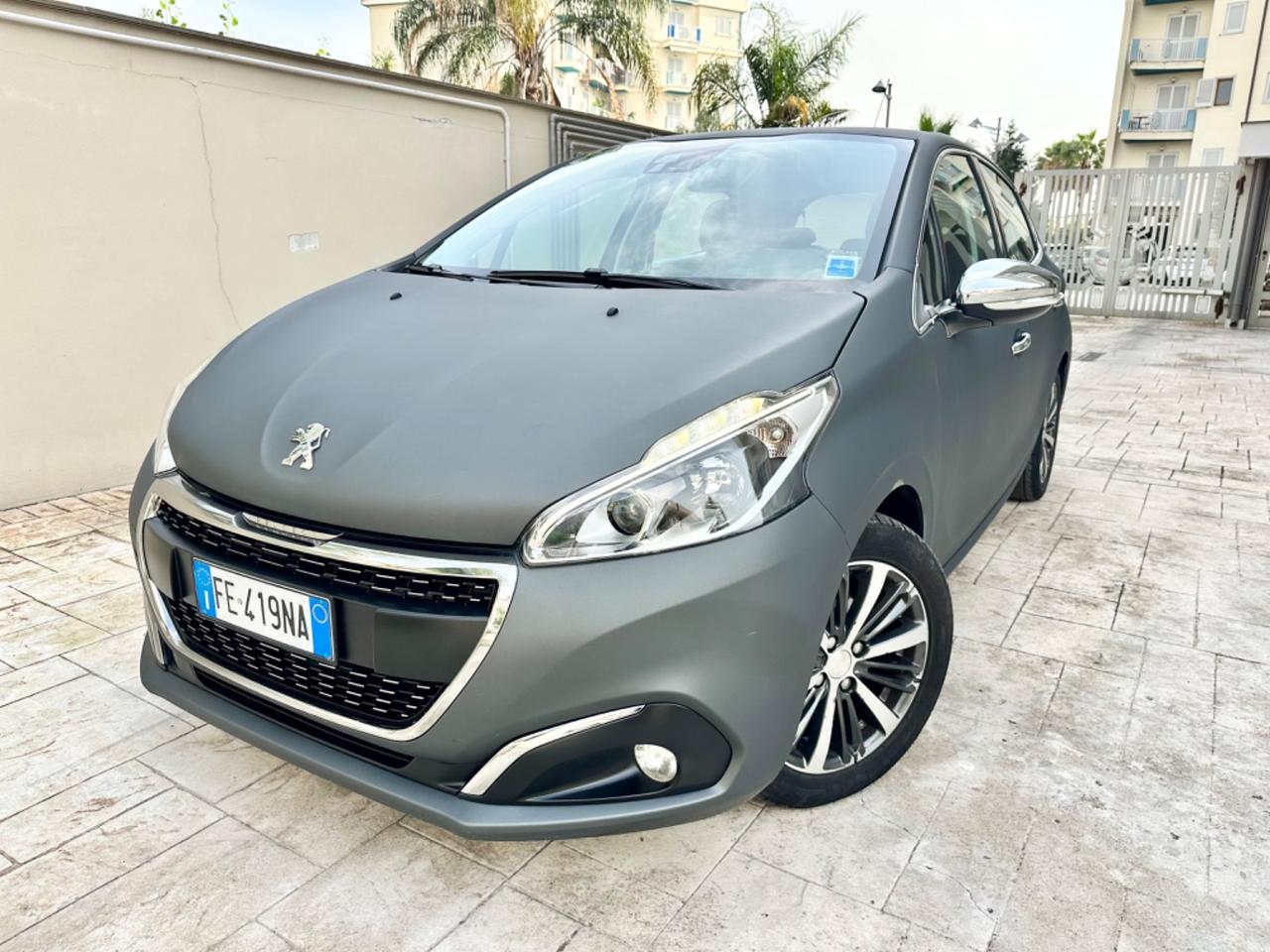 Peugeot 208 BlueHDi 75cv black matt