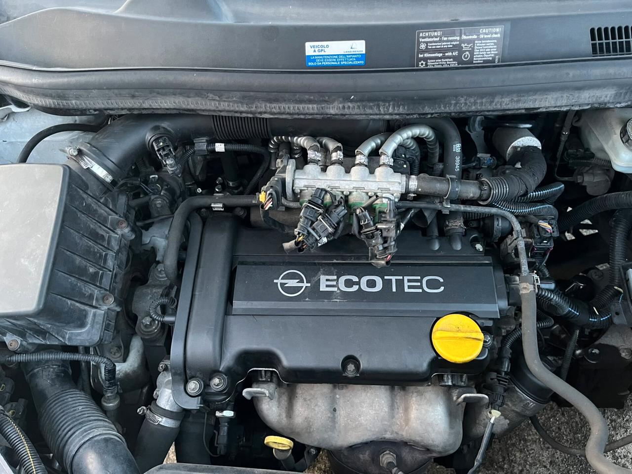 Opel Corsa D 1.2 80cv Enjoy Benzina e GPL Fabbrica