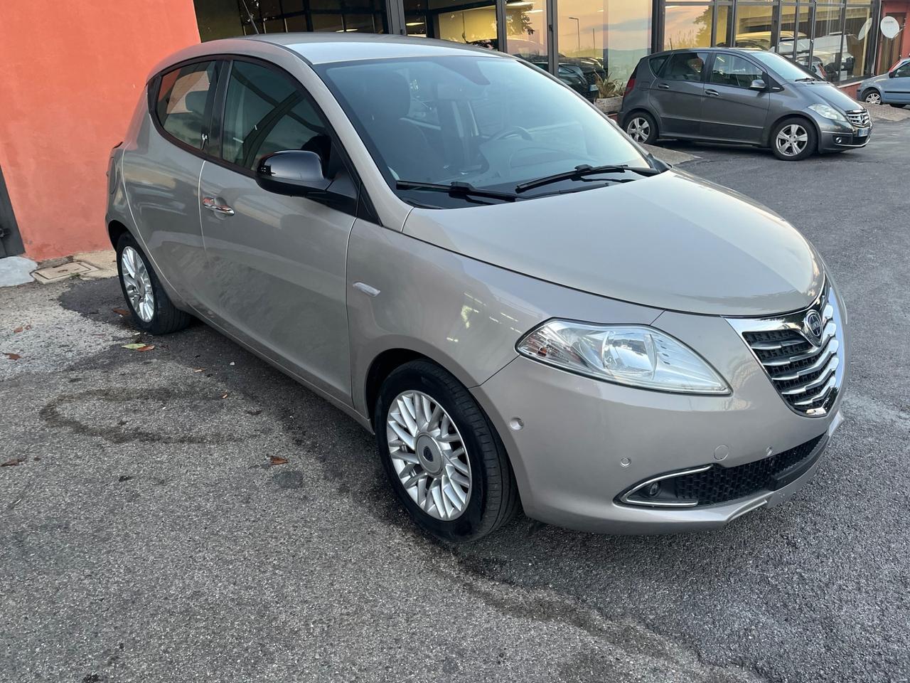 Lancia Ypsilon 1.2 69 CV 5 porte Gold-full-
