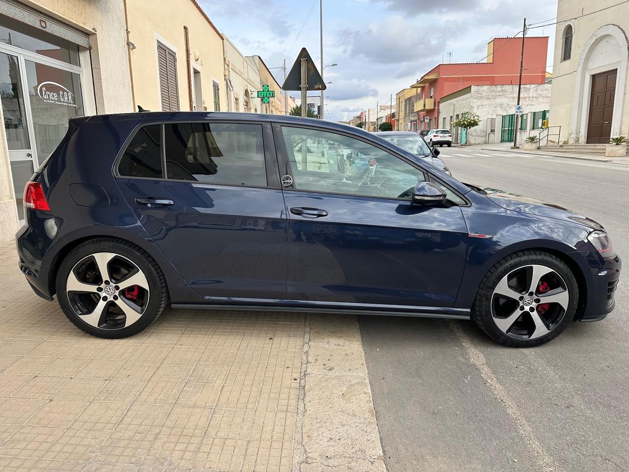 Volkswagen Golf VII GTI 2.0 211CV PANAMERICANA