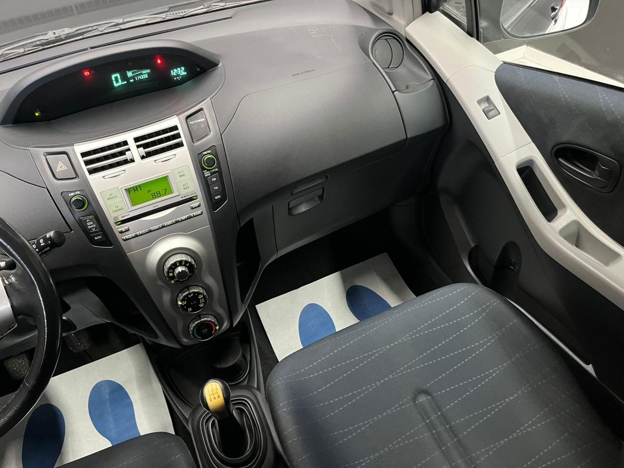 Toyota Yaris 1.3 5 porte Navi OK NEOPATENTATI
