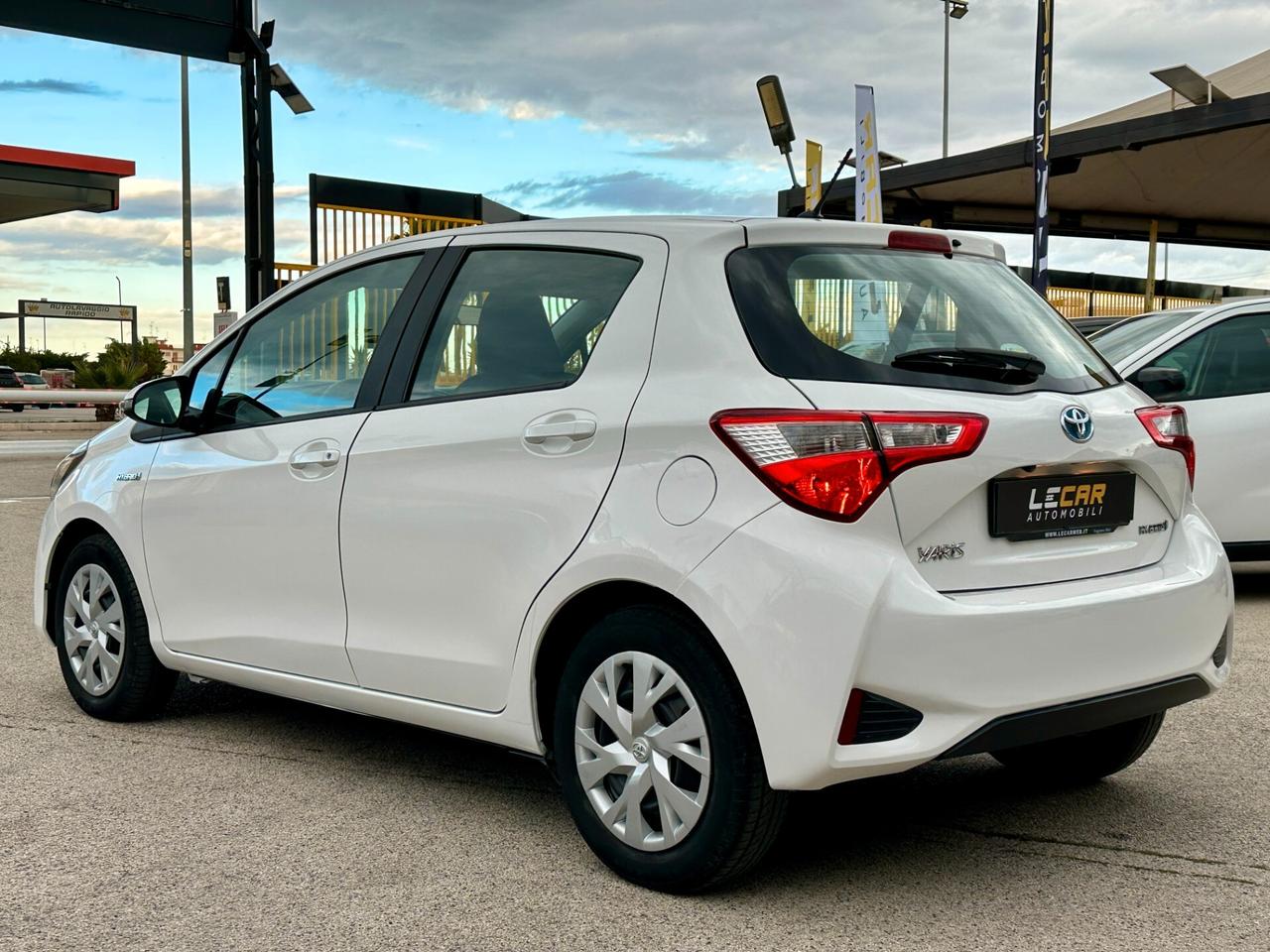 TOYOTA Yaris 1.5 Hybrid 5 porte Business