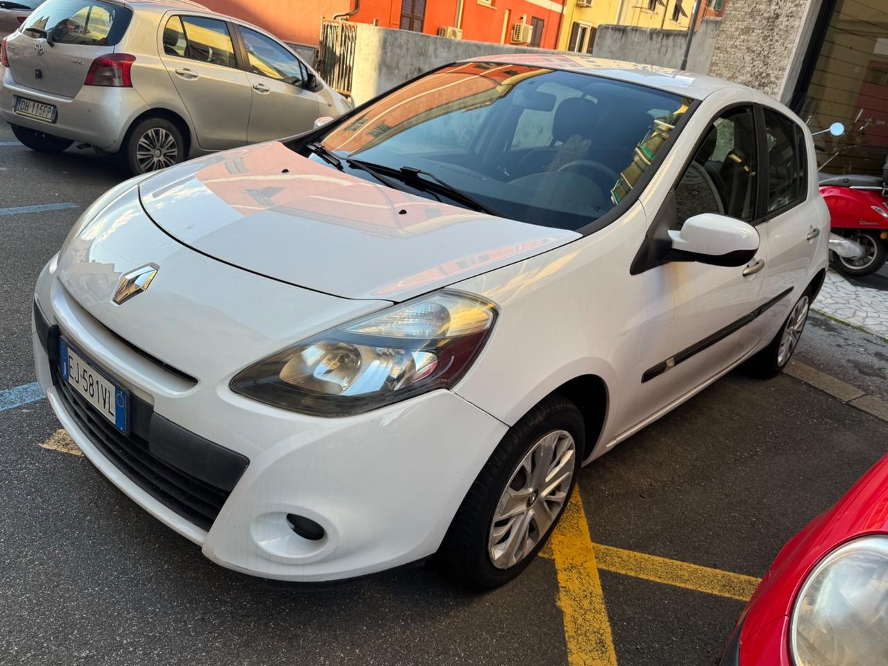 Renault Clio 1.2 16V 5 porte Yahoo! OK NEOPATENTATI