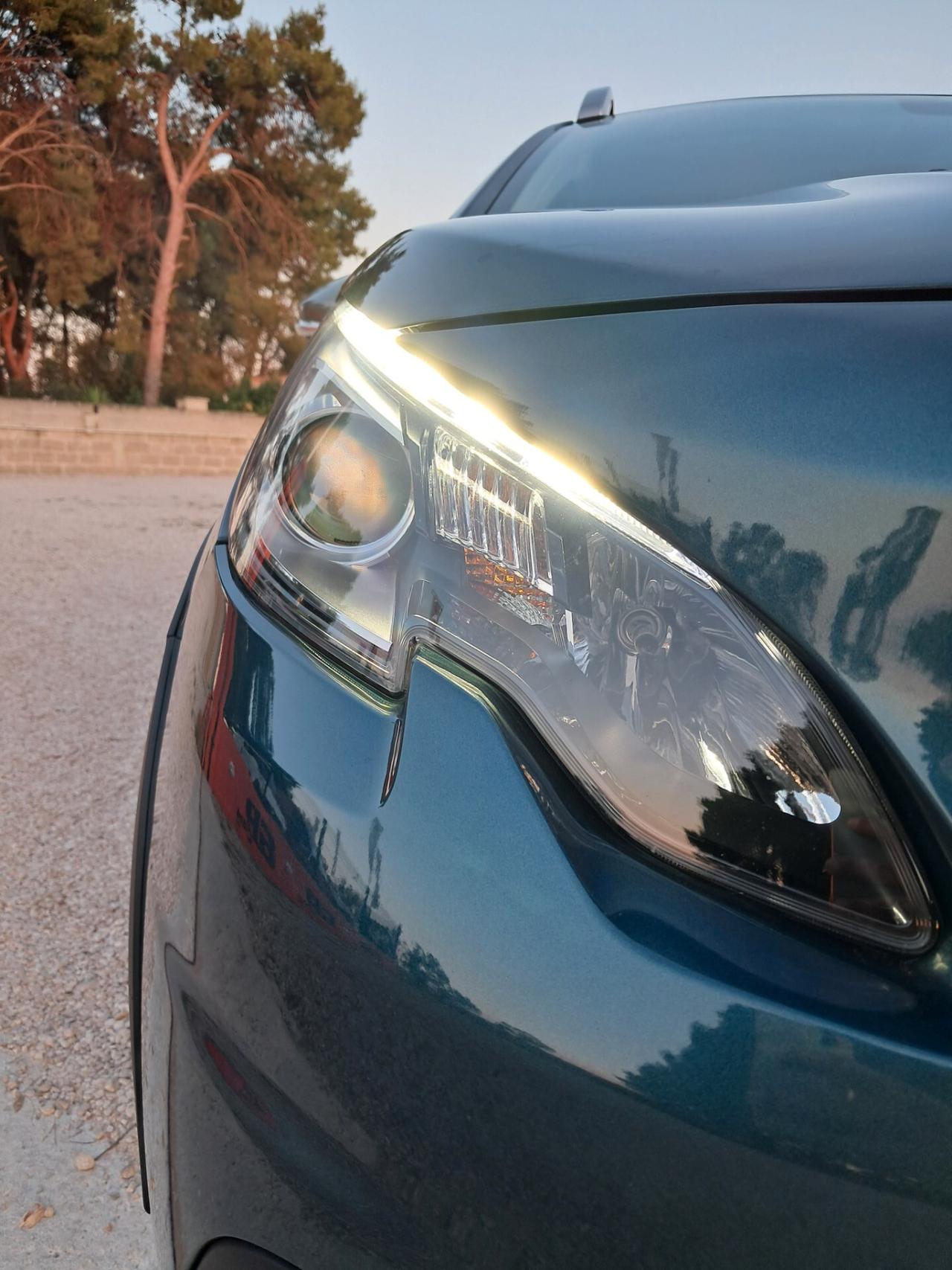 Peugeot 2008-1.6HDi 100CV Allure*NAVI*LED*CRUISE