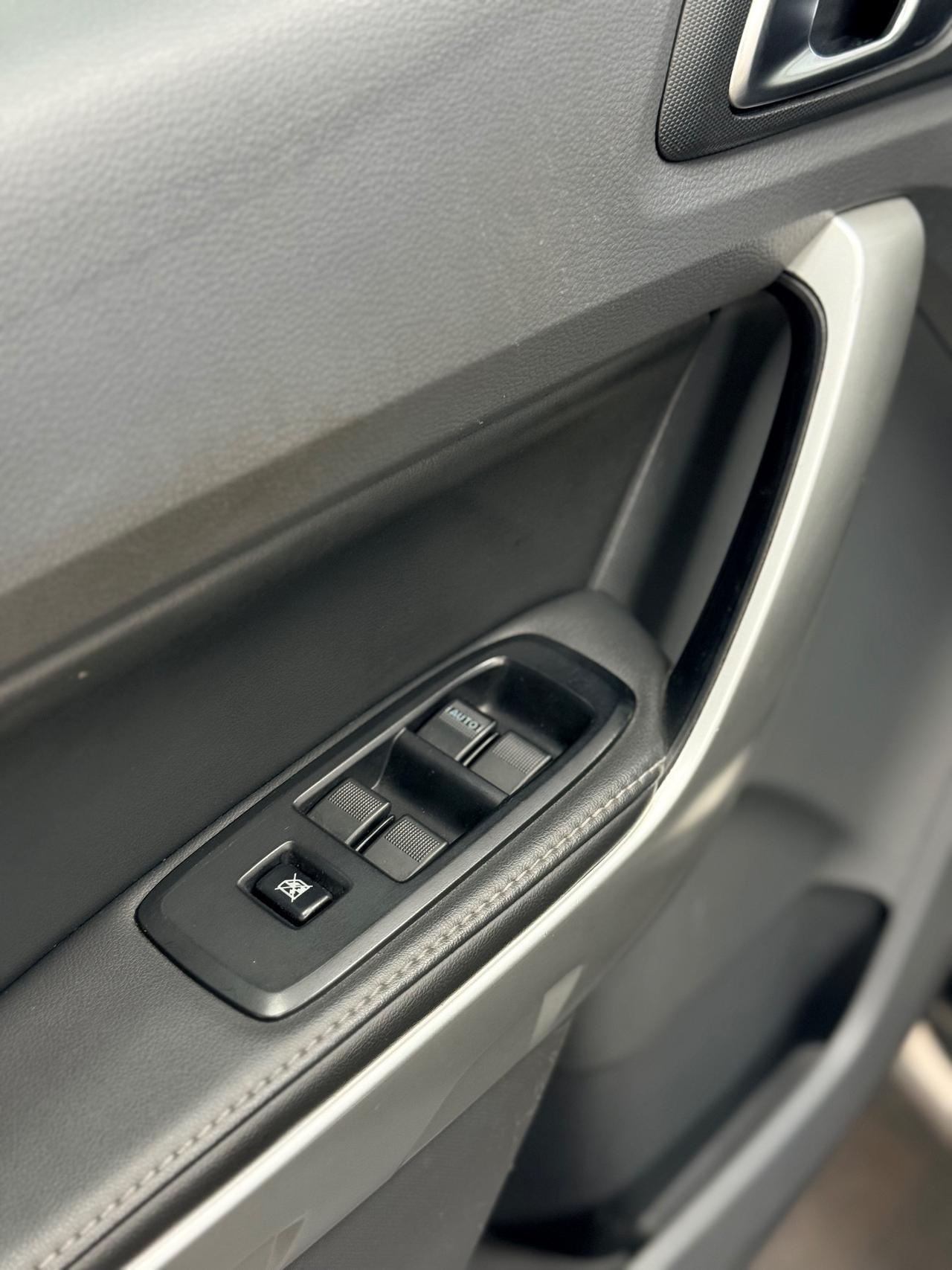 Ford Ranger 2.2 TDCi aut. DC Limited 5pt. 12/2014 EURO 5B NEOPATENTATI GANCIO TRAINO