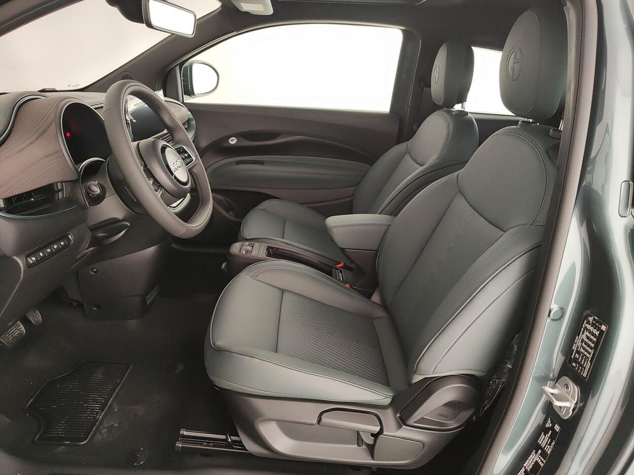 Fiat 500 500e Berlina 42 kWh Giorgio Armani