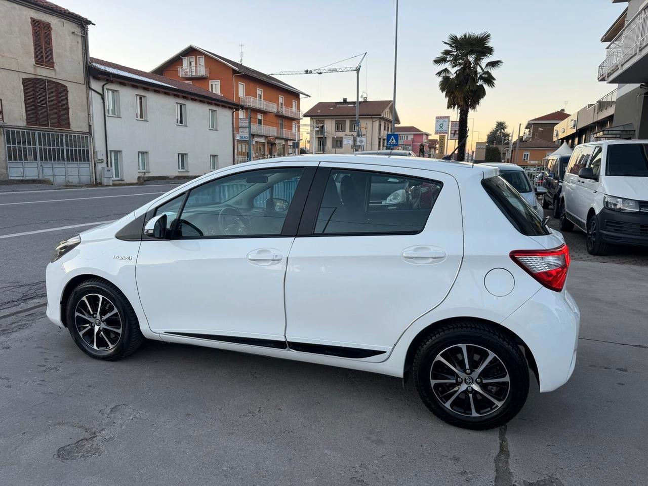 Toyota Yaris 1.5 Hybrid 5 porte Cool