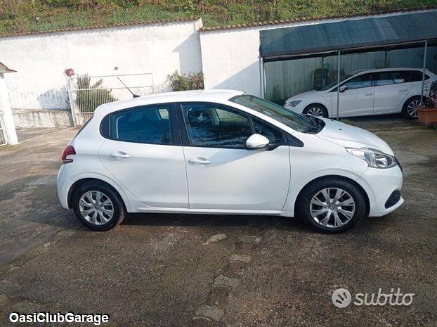 Peugeot 208 autocarro n1 4 posti