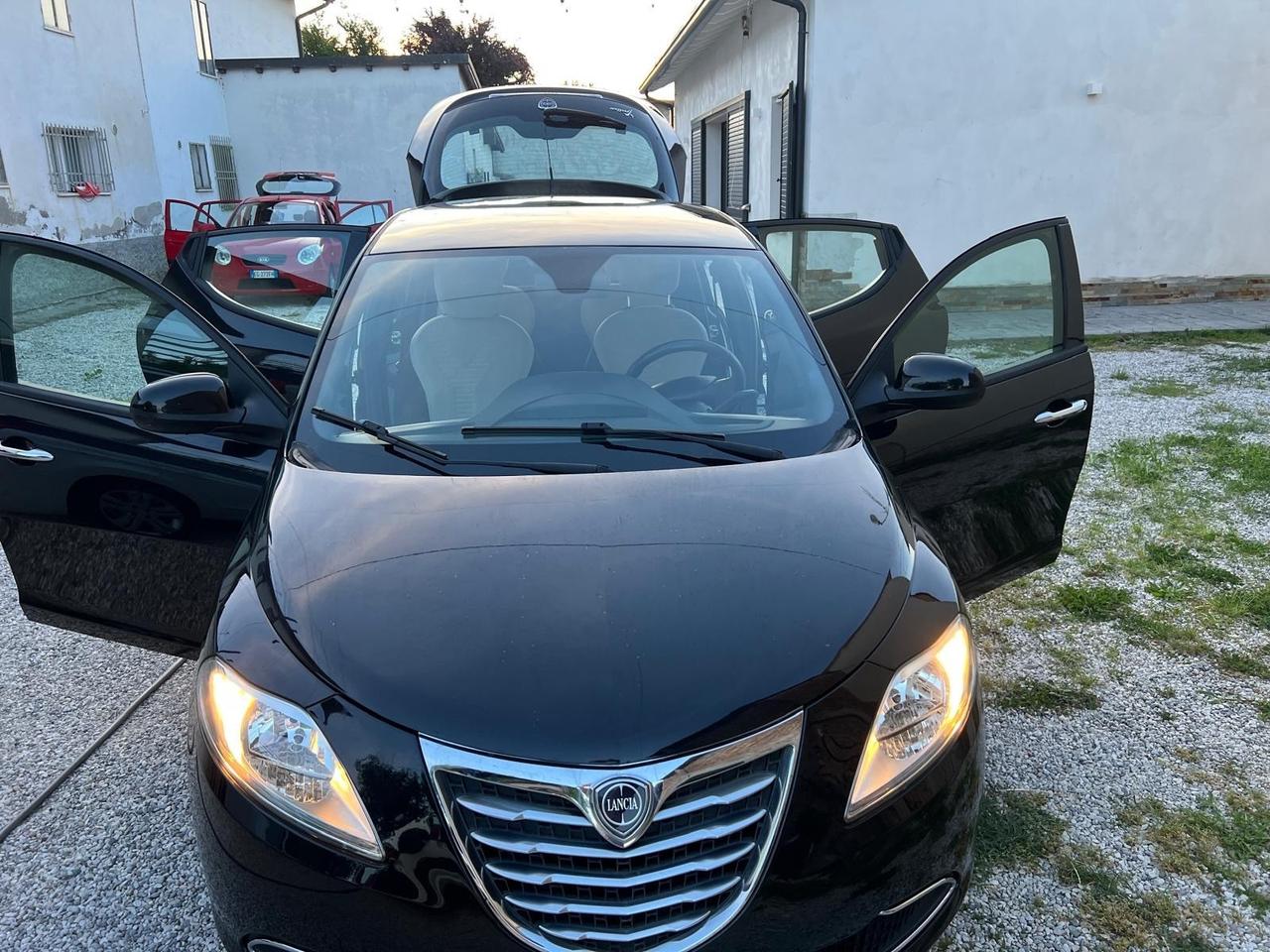Lancia Ypsilon 0.9 TwinAir 85 CV 5 porte Metano Ecochic Elle