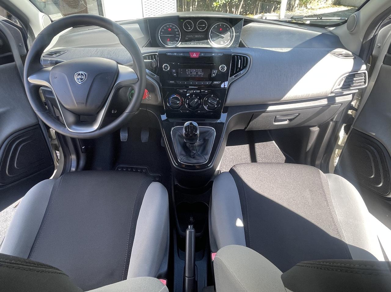 Lancia Ypsilon 1.2 69 CV Silver - neopatentati