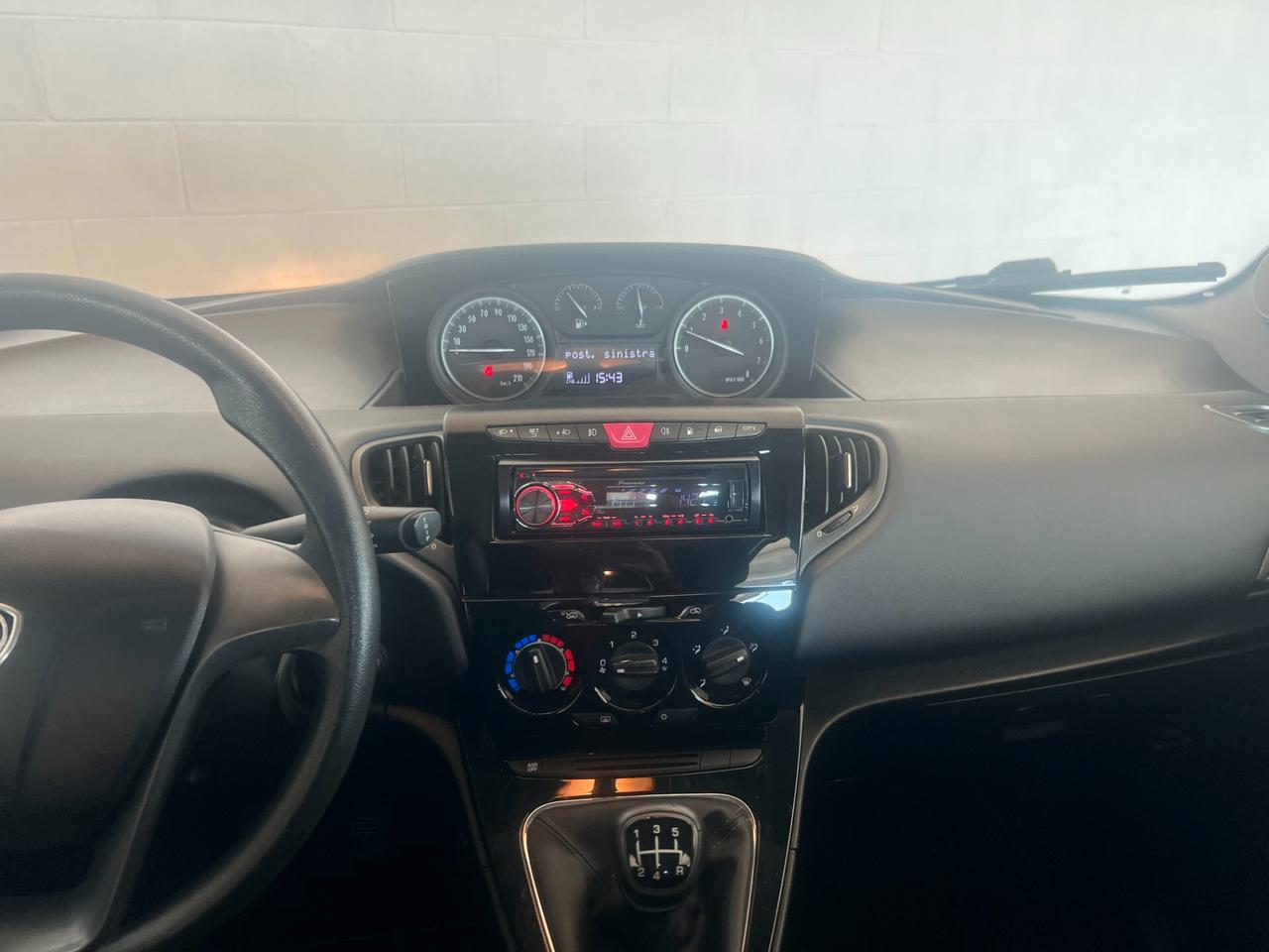 Lancia Ypsilon 0.9 TwinAir 85 CV 5 porte Metano Ecochic Gold OK NEOPATENTATI